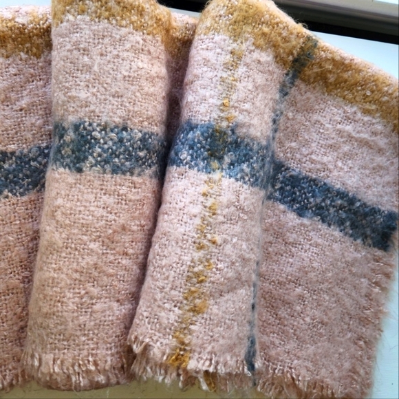 Unbranded Accessories - WRAP SCARF Super soft and fuzzy with pink, gray, and yellow, EUC